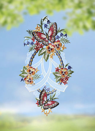 Raamdecoratie vlinder van kantwerk uit Plauen