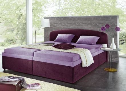 Gestoffeerd bed met ruime bedkast