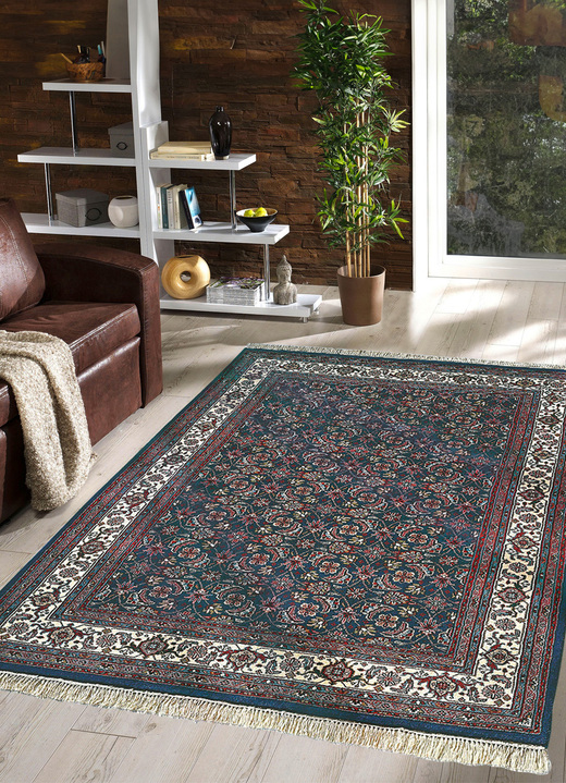 Klassisch - Handgeknüpfte Orientteppiche aus 100% Schurwolle, in Größe 037 (Brücke, ca. 70x140 cm) bis 299 (Teppich, ca. 300x400 cm), in Farbe BLAUGRUNDIG Ansicht 1