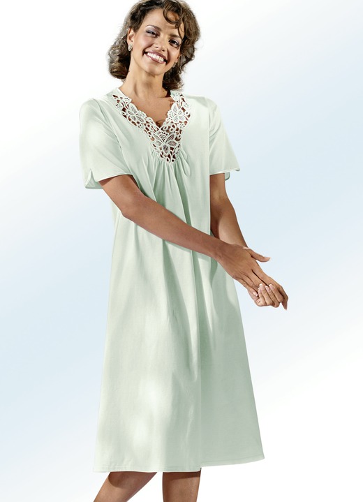 Korte mouw - Nachthemd met korte mouwen en V-hals, in Größe 038 bis 056, in Farbe LINDENGROEN Ansicht 1