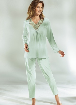 Pyjama met lange mouw, V-hals en kant