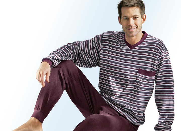 Pyjama's - Pyjama, met manchetten, V-hals en garengeverfd dwarsstrependessin, in Größe 046 bis 060, in Farbe CHIANTI Ansicht 1