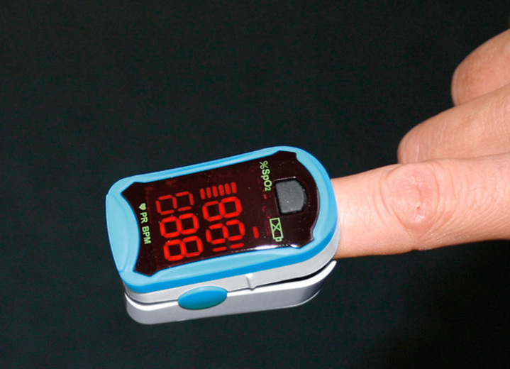 Medische apparaten - Vingerpulsoximeter voor het snel bepalen van de zuurstofsaturatie, in Farbe WIT Ansicht 1