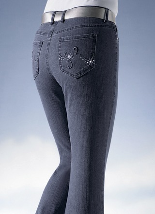 Jeans versierd met fonkelende strasssteentjes