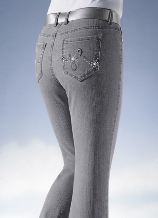 Jeans versierd met fonkelende strasssteentjes