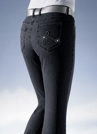 Jeans versierd met fonkelende strasssteentjes
