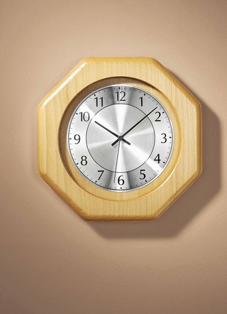 Wandklok met radiobediening