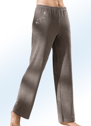 Broek met mooie sieraden
