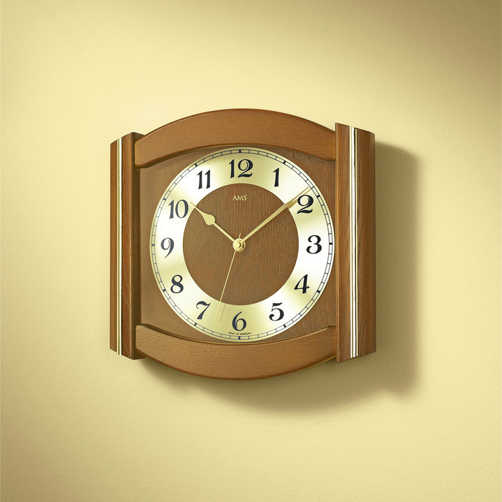 Horloges - Draadloze wandklok van massief hout in verschillende kleuren, in Farbe EIKEN Ansicht 1