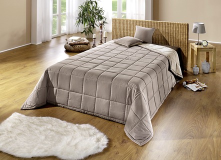 Sprei met ruitjesquilt en lintrand