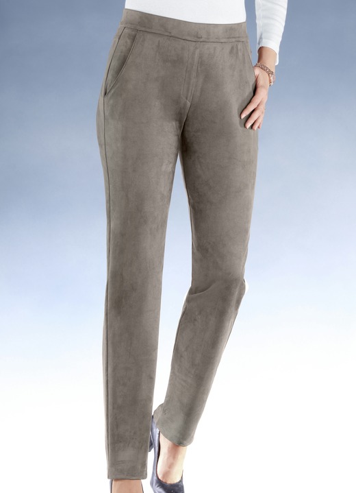 Broeken met elastische band - Trendy, fluweelzachte broek, in Größe 018 bis 092, in Farbe TAUPE Ansicht 1