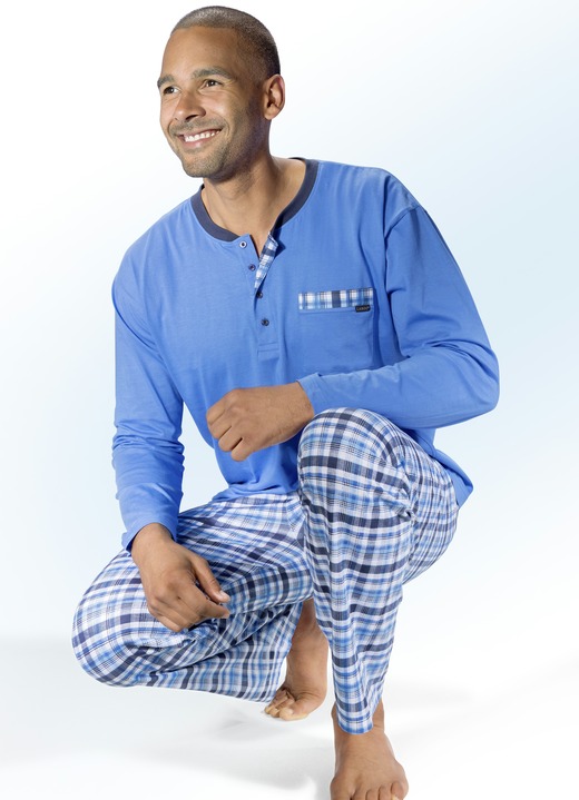 Pyjama's - Pyjama met knoopsluiting, borstzakje en ruitjesmotief, in Größe 046 bis 060, in Farbe AZUURBLAUW-MEERKLEURIG Ansicht 1