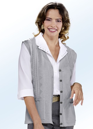 Gebreid vest met kabelpatroon