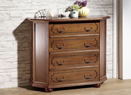 Commode met schuiflades met gedetailleerd houtsnijwerk