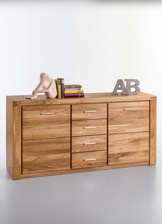 Dressoir met massief houten fronten