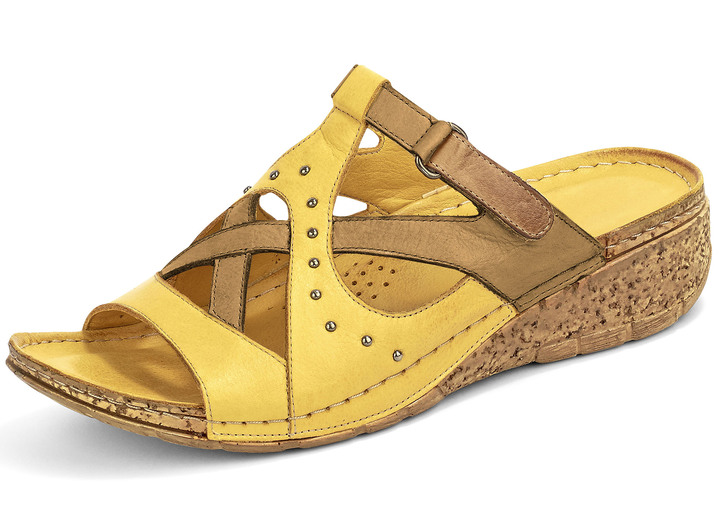 Sandalen & slippers - Tweelingmuiltjes met klinknagels, in Größe 036 bis 042, in Farbe GEEL-COGNAC