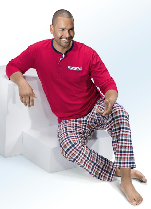 Pyjama's - Pyjama met knoopsluiting, borstzakje en ruitjesmotief, in Größe 046 bis 060, in Farbe ROOD-MEERKLEURIG