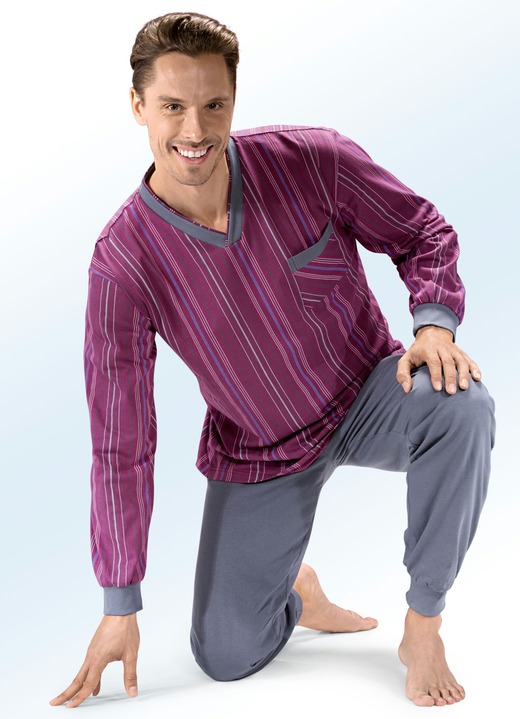 Pyjama's - Pyjama met V-hals, borstzak en arm- en pijpboorden, in Größe 048 bis 066, in Farbe CHIANTI-MULTICOLOR