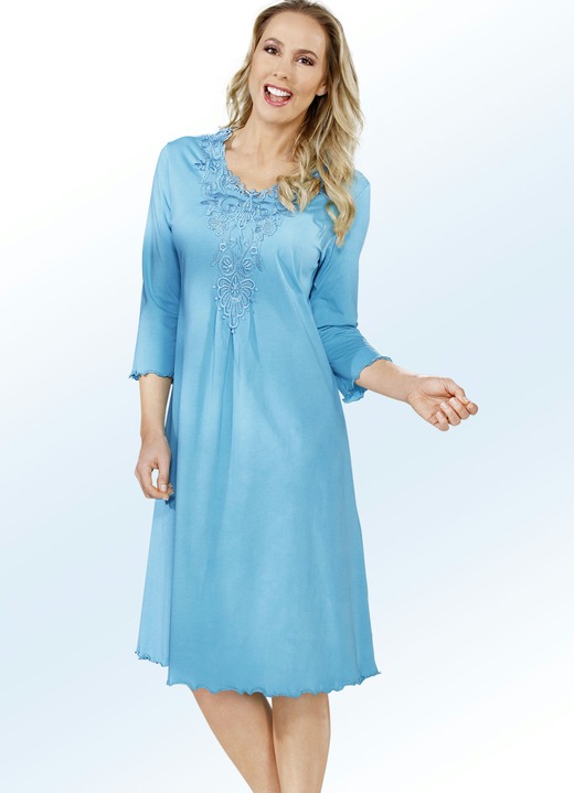 - Nachthemd met mooie kantmotieven en 3/4-armen, in Größe 036 bis 054, in Farbe TURQUOISE
