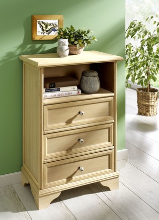 Deels massieve ladekasten met metalen knoppen