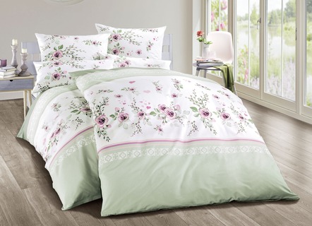 Beddengoedset met florale ornamenten