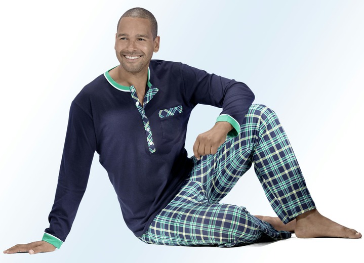 Pyjama's - Voordeelverpakking: Pyjama en shorty met lange knoopsluiting, borstzakje en ruitjesmotief, in Größe 046 bis 060, in Farbe MARINE-GROEN Ansicht 1