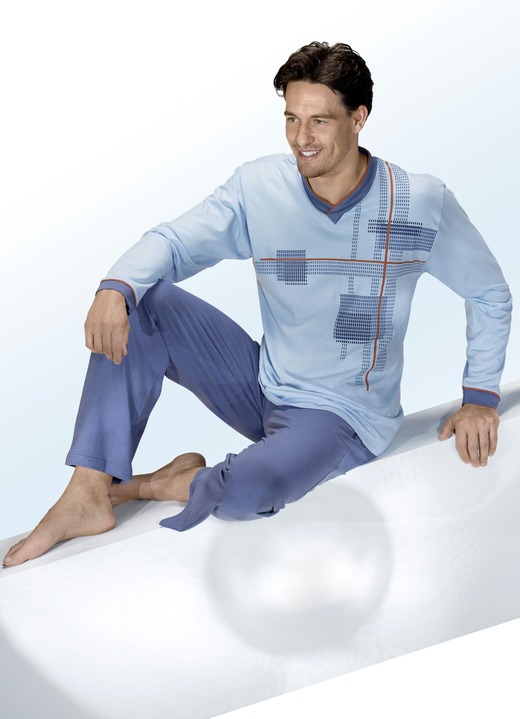 Pyjama's - Pyjama met V-hals, geplaatste opdruk en open boorden aan de pijpen, in Größe 046 bis 106, in Farbe LICHTBLAUW-BLAUW