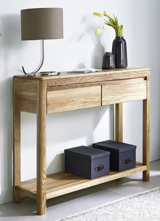 Zijtafel van massief hout in geoliede uitvoering