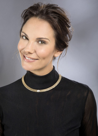 Elegante Superflex choker met middendeel in witgoud