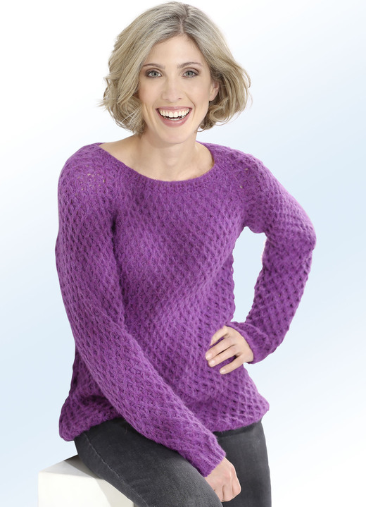 - Trui in 2 kleuren met ajouraccenten, in Größe L (44/46) bis XL (48/50), in Farbe VIOLET