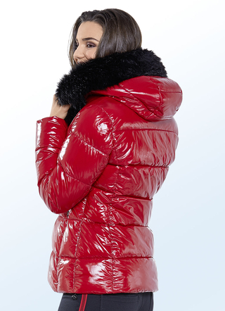 Trendy jas met gelakte look