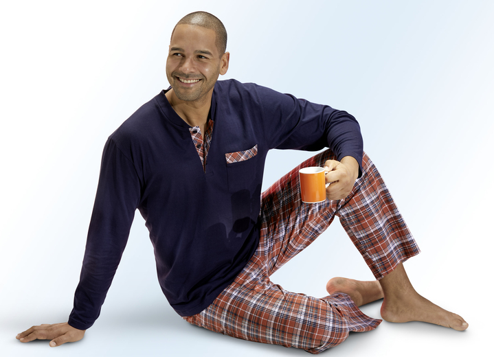 Pyjama's - Voordeelverpakking: Pyjama en babydoll met knoopsluiting, borstzakje en ruitjesdessin, in Größe 046 bis 060, in Farbe MARINE-ROEST Ansicht 1