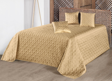Hoogwaardige sprei en kussenhoes met prachtig borduursel