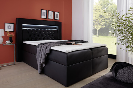 Boxspring bed met LED verlichting, bedstee en topper