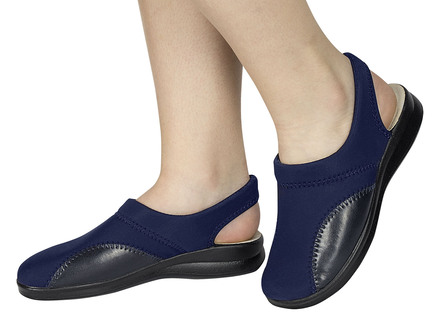 Comfortabele klompen gemaakt van stretchmateriaal met elastische slip