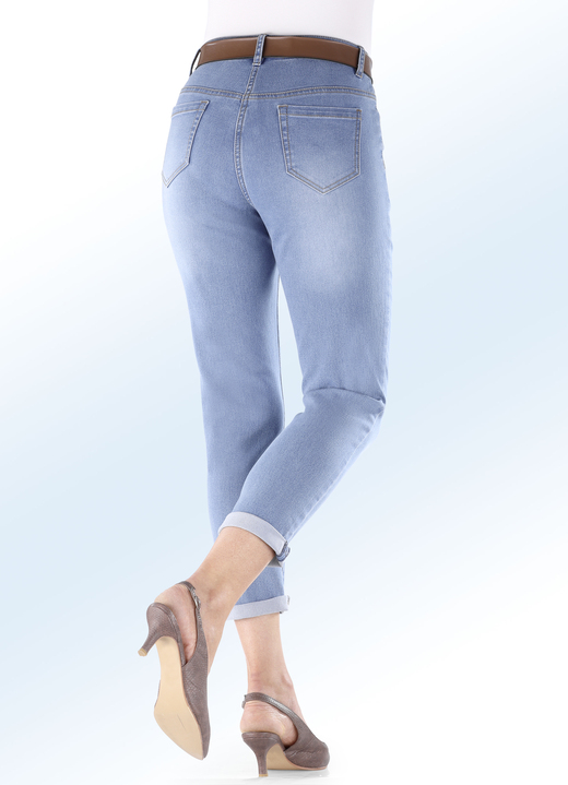 Broeken - Basic jeans in 7/8 lengte, in Größe 017 bis 052, in Farbe LICHTBLAUW Ansicht 1