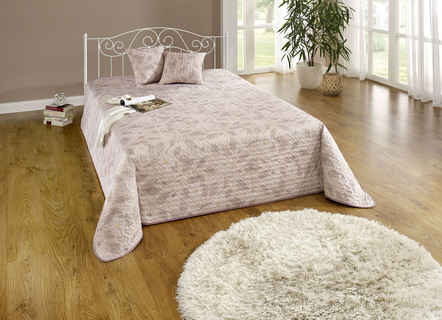 Bijna natuurlijke sprei en kussenslopen met blad ranken design