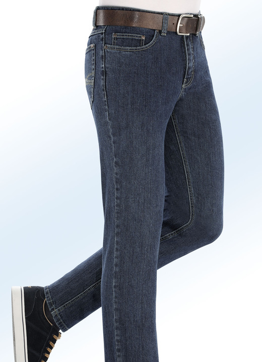 - Casual jeans in 2 kleuren, in Größe 024 bis 064, in Farbe MIDDELBLAUW Ansicht 1