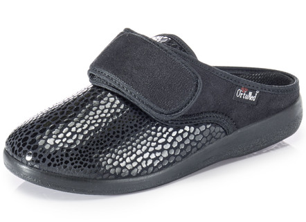 Slippers gemaakt van elastisch en velours materiaal