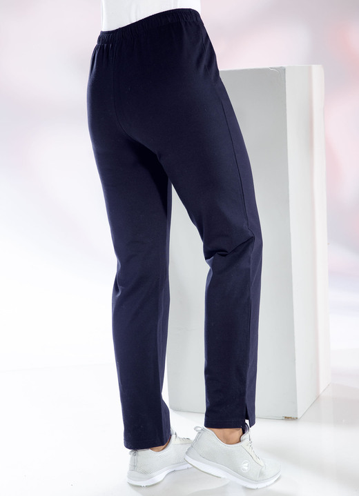 - Casual broek in 3 kleuren, in Größe 019 bis 050, in Farbe MARINE