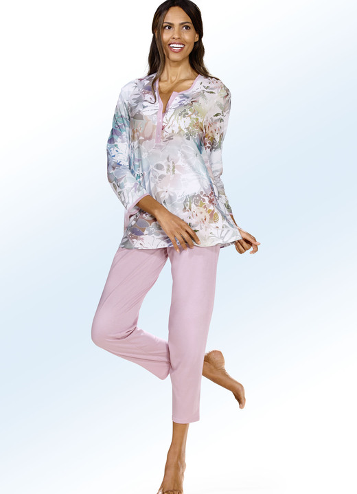 Pyjama's & shorties - Pyjama met lange mouwen en 7/8-broek, in Größe 036 bis 052, in Farbe ROZENHOUT-MULTICOLOR Ansicht 1