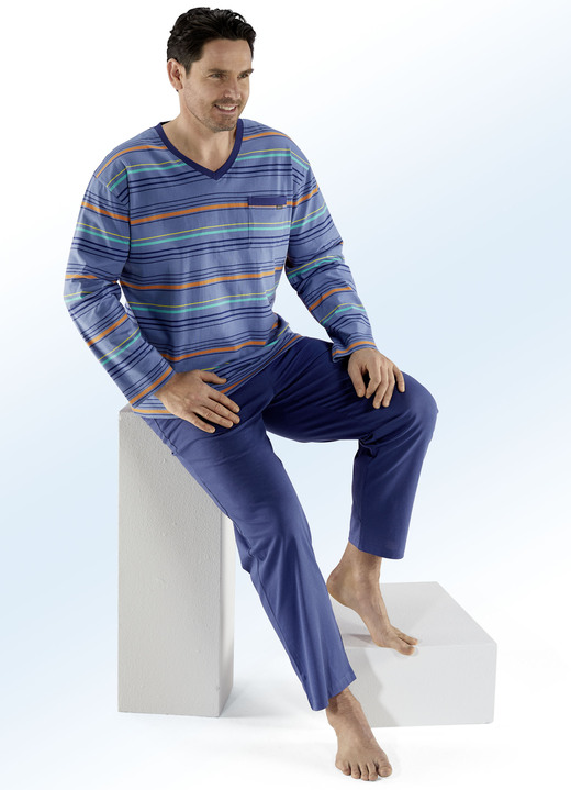 Pyjama's - Pyjama met V-hals, garengeverfde ringvormige desessin / duurzame katoenteelt, in Größe 046 bis 060, in Farbe BLAUW-MULTICOLOR Ansicht 1