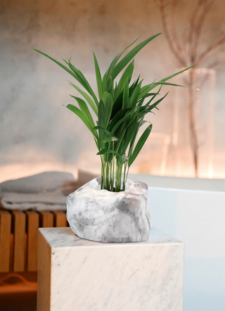 Plantenpot van Botanyia in een elegante natuursteenlook