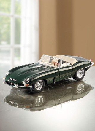 Jaguar E-Type cabriolet (1961) van Bburago