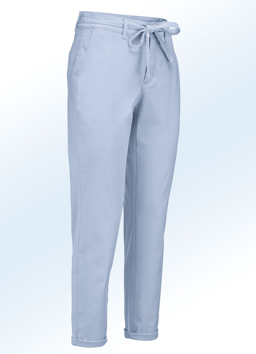 Broeken - Broek in trendy chinovorm, in Größe 017 bis 052, in Farbe BLAUW Ansicht 1