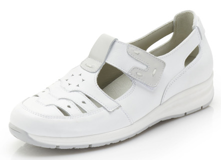 Slippers met luchtige openingen