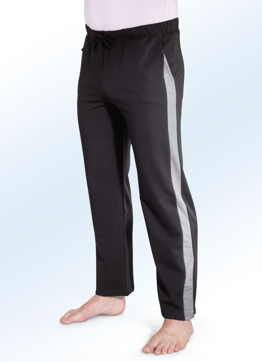 - Sportieve broek in 4 kleuren, in Größe 024 bis 062, in Farbe ZWART