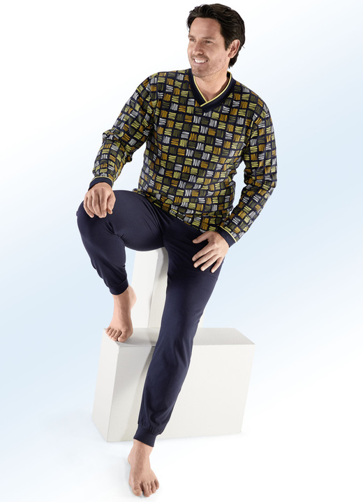 - Pyjama met V-hals, contrasterende biezen en all-over design, in Größe 046 bis 062, in Farbe NAVY-MEERKLEURIG