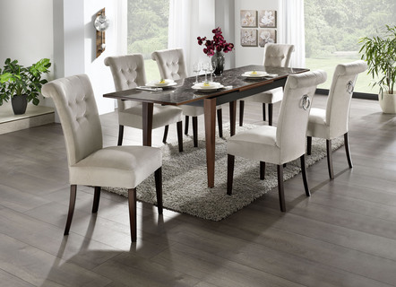 Eettafel met decoratief tafelblad