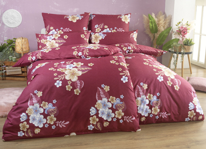 - Beddengoedset dubbelzijdig bedrukt, in Größe 111 (40/80 cm + 135/200 cm) bis 115 (80/80 cm + 155/220 cm), in Farbe BORDEAUX